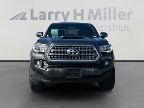 Used 2016 Toyota Tacoma TRD Sport w/ Towing Package image 8