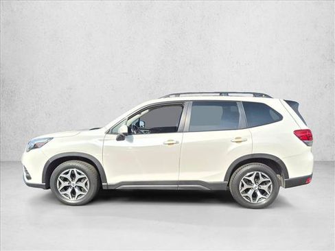 Used 2024 Subaru Forester Premium AWD/4WD image 2