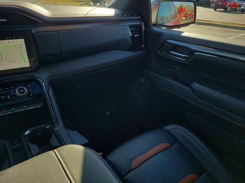 Used 2024 GMC Sierra 1500 AT4 w/ Technology Package image 11