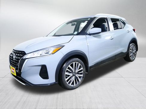 Used 2024 Nissan Kicks SV image 3