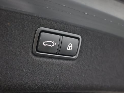 Used 2019 Genesis G80 3.3T Sport RWD image 43