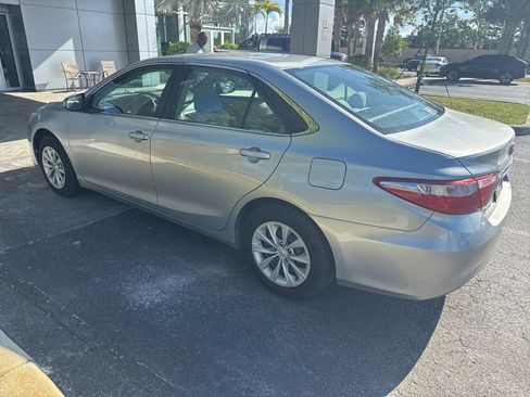 Used 2017 Toyota Camry LE image 2