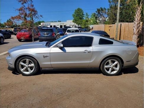 Used 2010 Ford Mustang GT Premium RWD image 5