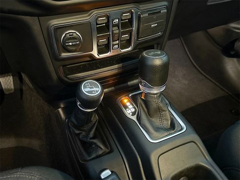 Used 2023 Jeep Wrangler Sport S image 18