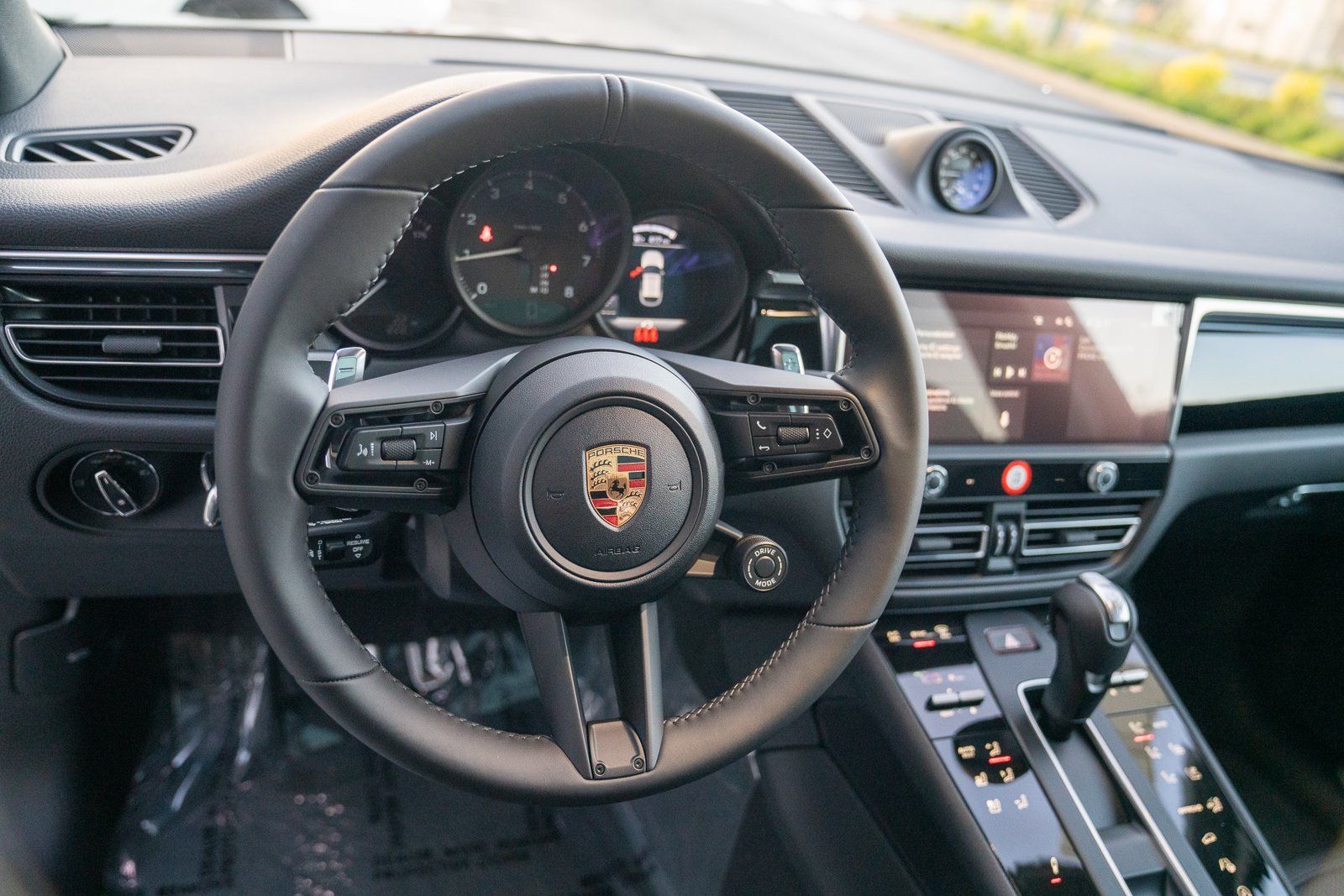 Certified 2026 Porsche Macan AWD/4WD image 14