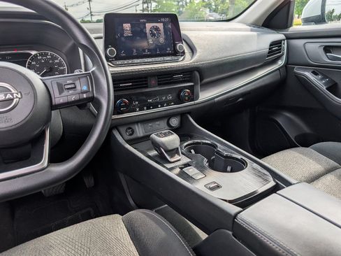 Used 2024 Nissan Rogue SV FWD image 24