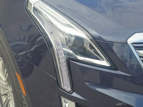 Used 2018 Cadillac XT5 Luxury w/ Driver Awareness Package AWD/4WD image 11