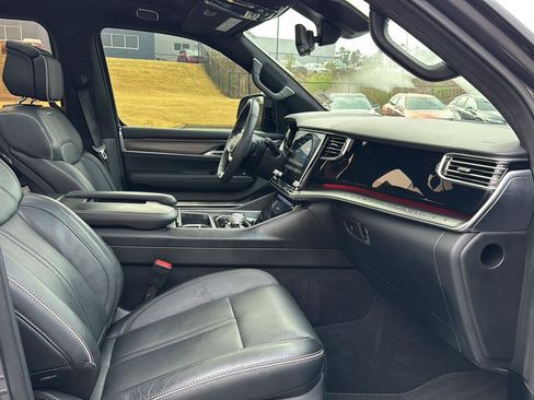 Used 2023 Jeep Grand Wagoneer Series II image 10