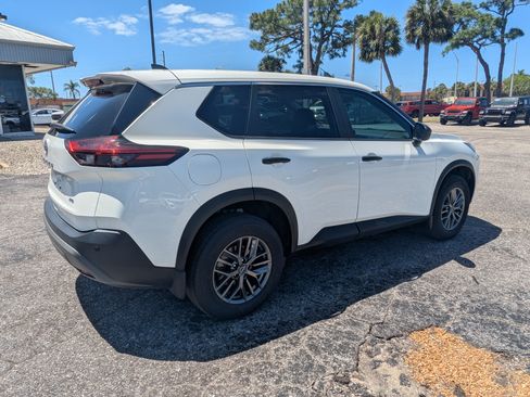 Used 2023 Nissan Rogue S AWD/4WD image 5