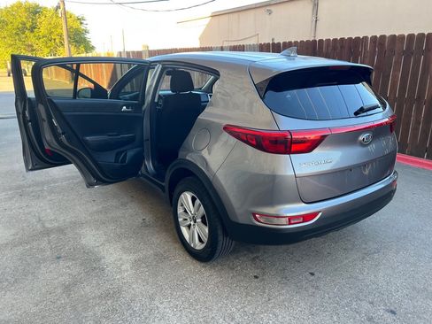 Used 2018 Kia Sportage LX AWD/4WD image 9