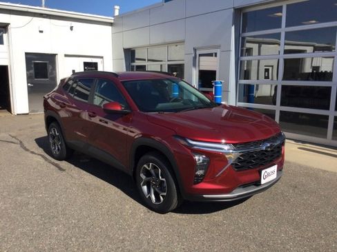 New 2025 Chevrolet Trax LT w/ Driver Confidence Package image 2