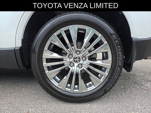 Used 2024 Toyota Venza Limited AWD/4WD image 16