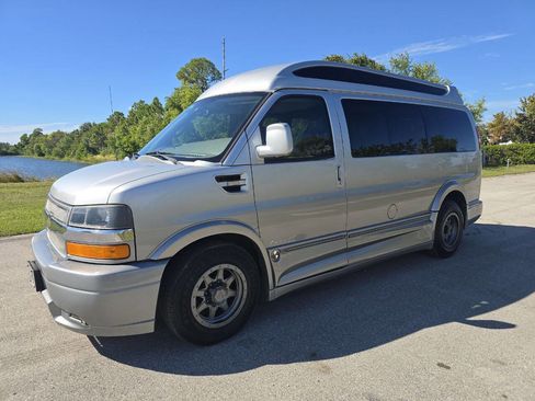 Used 2016 Chevrolet Express 2500 image 2