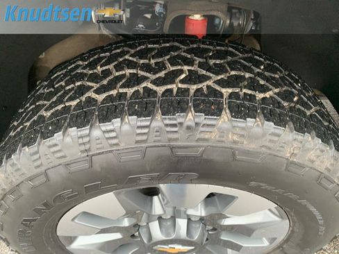 Used 2025 Chevrolet Silverado 2500 Custom w/ Custom Value Package image 17