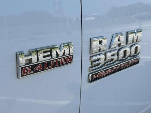 Used 2018 RAM 3500 Tradesman w/ Chrome Appearance Group RWD image 9