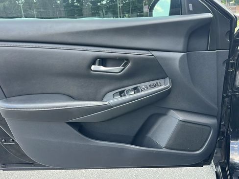 Used 2022 Nissan Sentra SV FWD image 16