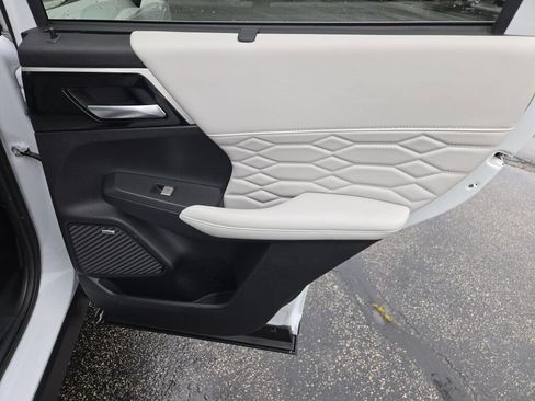 Used 2025 Mitsubishi Outlander SEL AWD/4WD image 9
