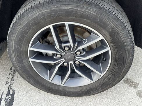 Used 2019 Jeep Grand Cherokee Limited AWD/4WD image 11