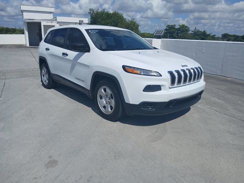 Used 2014 Jeep Cherokee Sport image 3