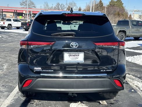 Used 2022 Toyota Highlander XLE image 9