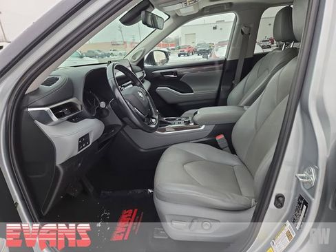 Used 2021 Toyota Highlander Limited image 19