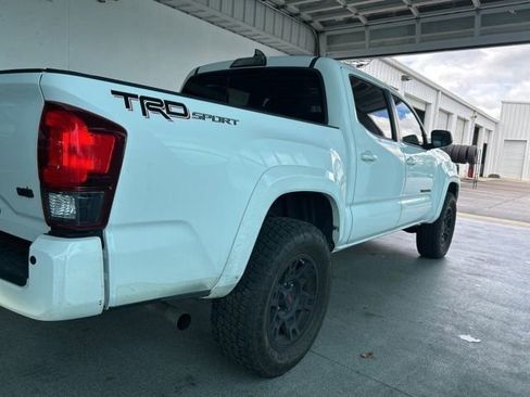 Used 2018 Toyota Tacoma TRD Sport w/ TRD Premium Sport Package RWD image 8