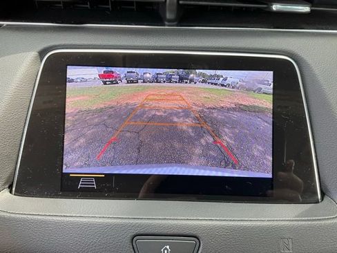Used 2019 Cadillac XT4 Luxury w/ Cold Weather Package FWD image 14