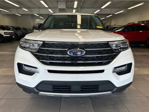 Used 2023 Ford Explorer XLT w/ Equipment Group 202A AWD/4WD image 16