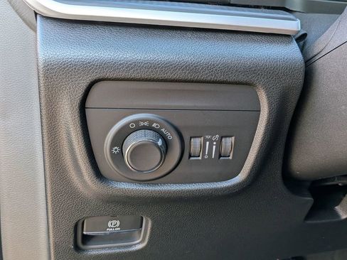 New 2025 Jeep Grand Cherokee Altitude image 18