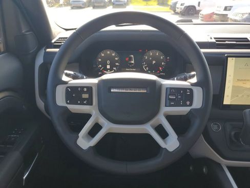 Used 2025 Land Rover Defender 130 X-Dynamic SE AWD/4WD image 29