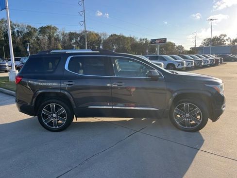 Used 2019 GMC Acadia Denali w/ Technology Package FWD image 9