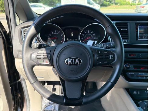 Used 2016 Kia Sedona EX FWD image 14