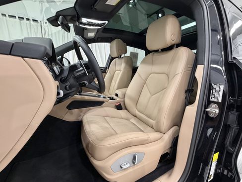 Used 2023 Porsche Macan S AWD/4WD image 29