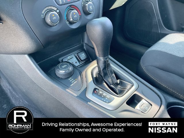 Used 2017 Jeep Cherokee Sport AWD/4WD image 25