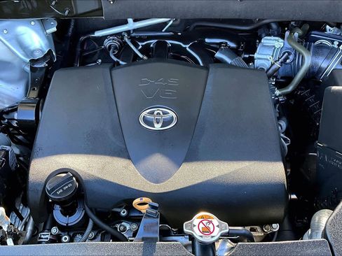 Certified 2019 Toyota Highlander XLE image 32