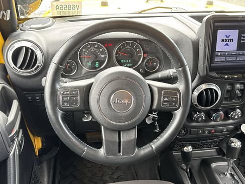 Used 2015 Jeep Wrangler Unlimited Rubicon w/ Connectivity Group AWD/4WD image 23