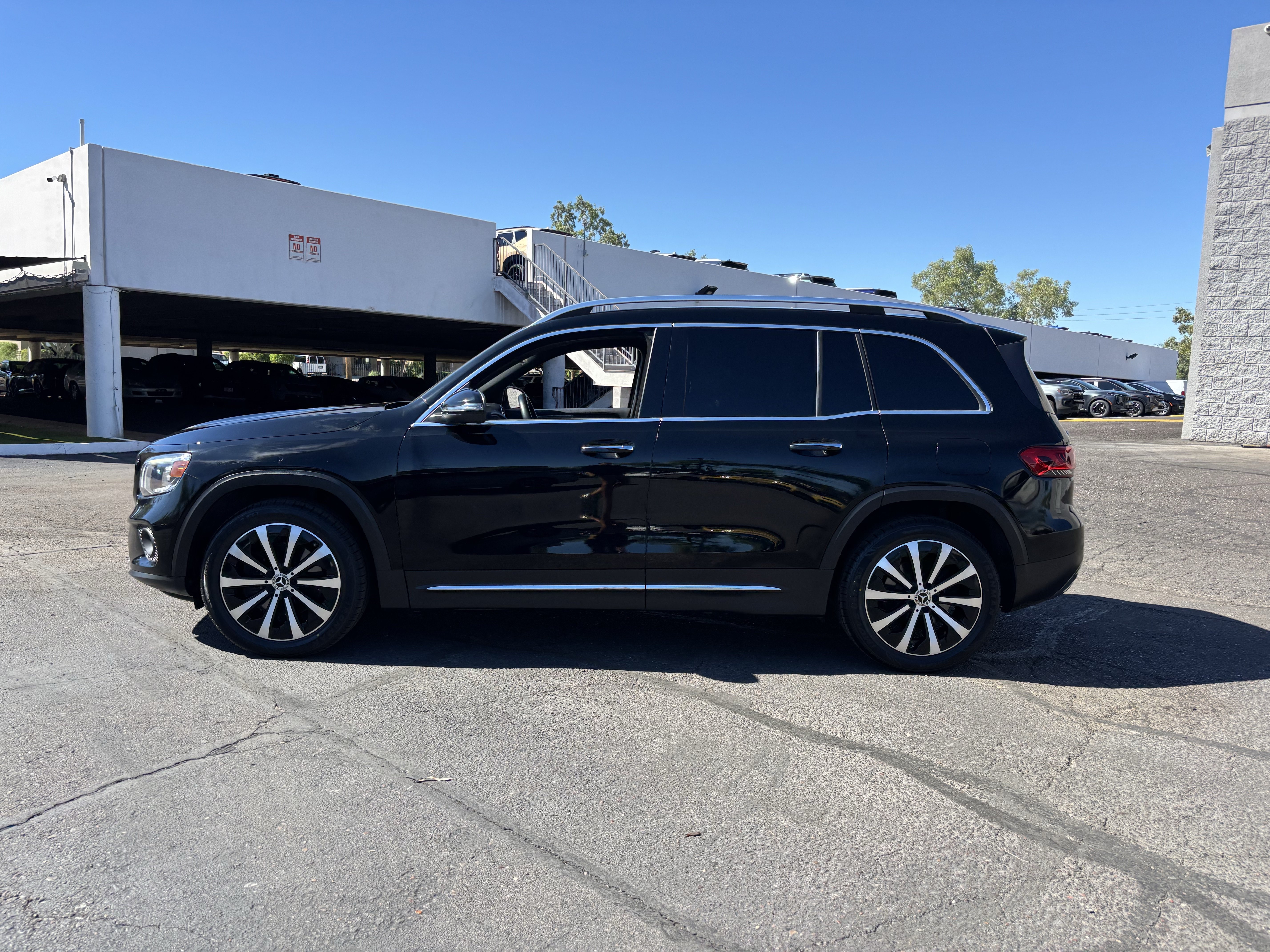 Used 2021 Mercedes-Benz GLB 250 4MATIC image 5
