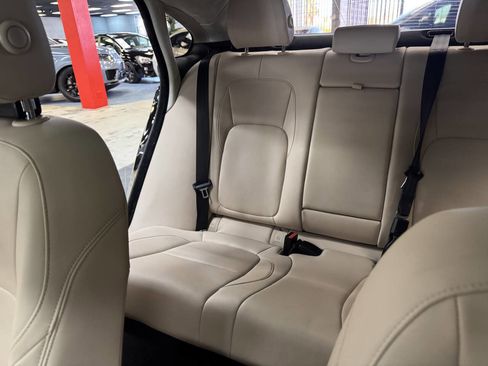 Used 2020 Jaguar XF Premium image 36