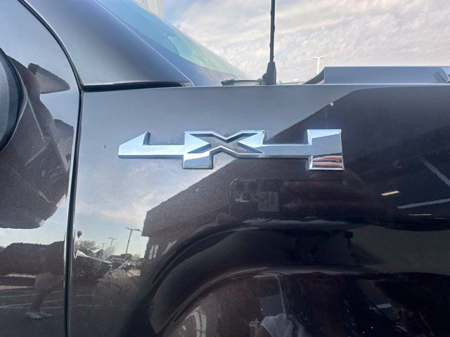 Used 2019 GMC Sierra 2500 SLT w/ Duramax Plus Package AWD/4WD image 15