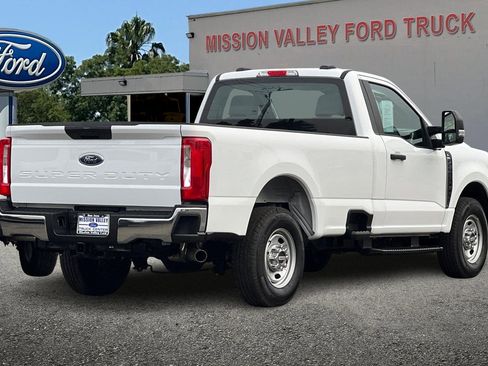 Used 2024 Ford F250 XL w/ XL Chrome Package image 4