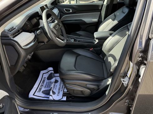 Used 2022 Jeep Compass Latitude image 15