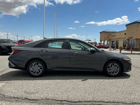 Used 2024 Hyundai Elantra SEL FWD image 7