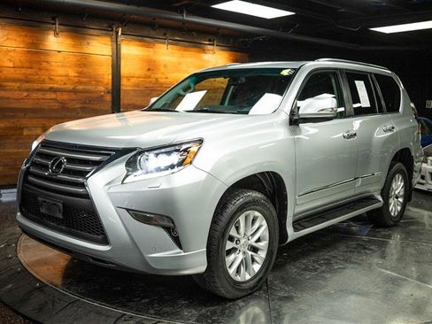 Used 2018 Lexus GX 460 image 2