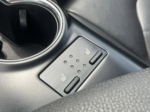 Used 2019 Toyota Camry XLE image 19