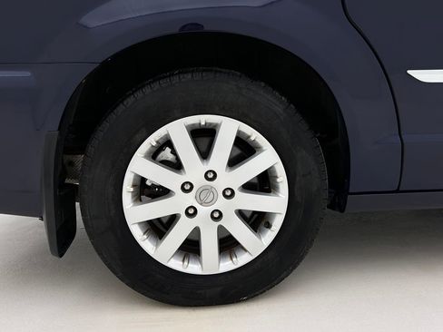 Used 2015 Chrysler Town & Country Touring image 29