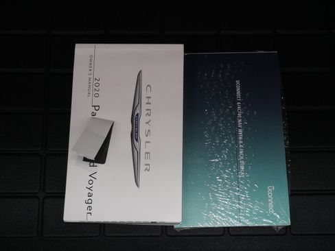 Used 2020 Chrysler Pacifica Touring-L Plus image 27