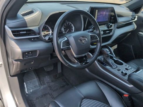 Used 2023 Toyota Highlander XSE image 10