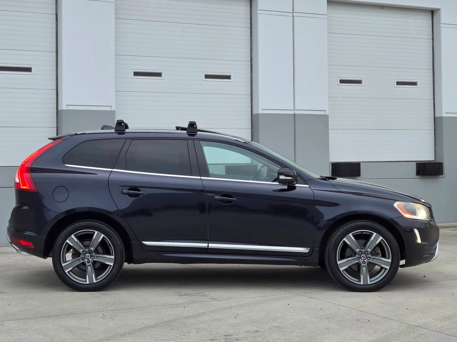 Used 2017 Volvo XC60 T6 Dynamic w/ Preferred Option Package AWD/4WD image 9