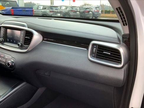 Used 2020 Kia Sorento LX V6 image 18