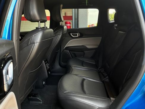Used 2025 Jeep Compass Limited AWD/4WD image 11